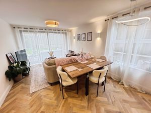 Lounge dining room- click for photo gallery